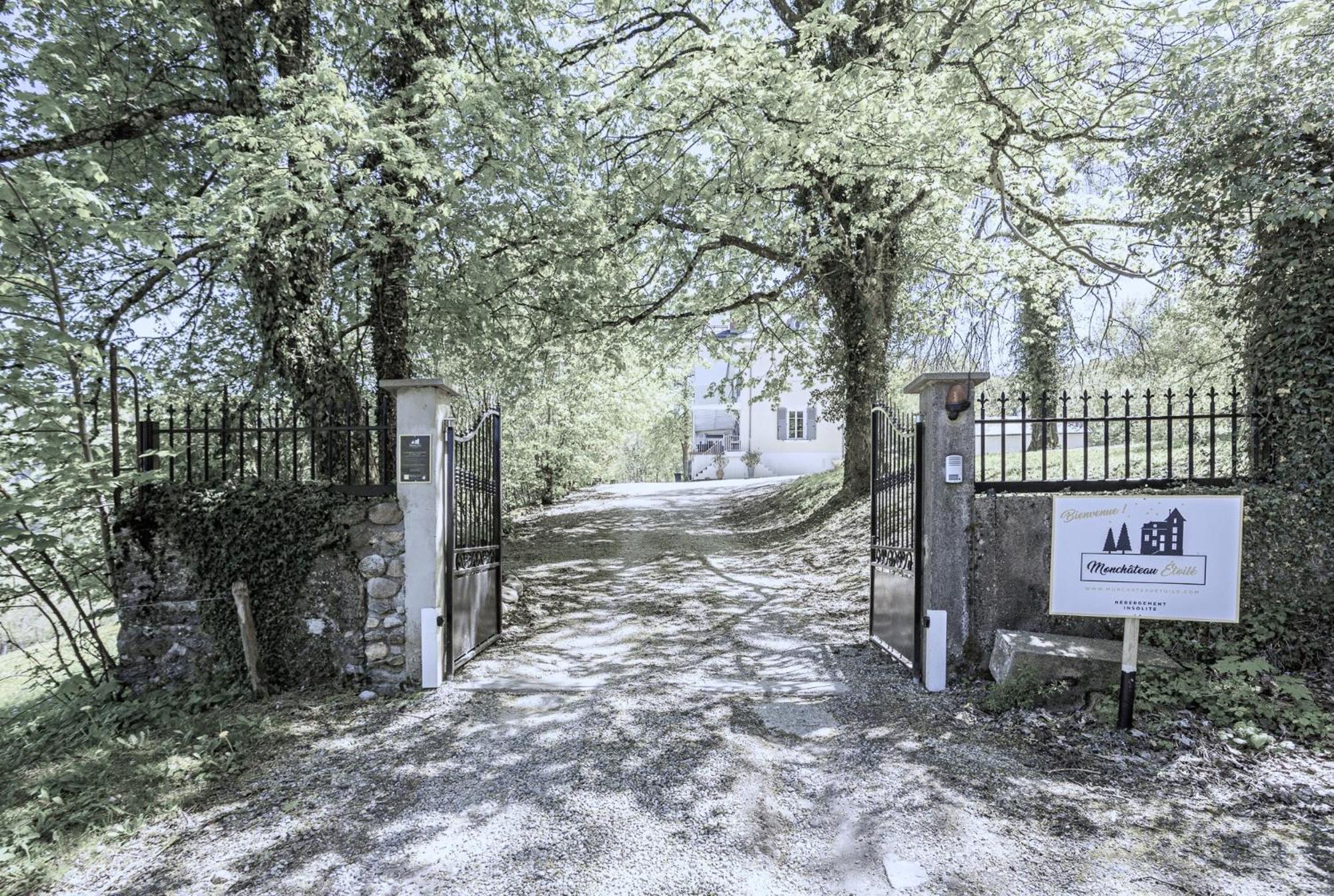 Monchateau Etoile, Hebergement Insolite Avec Spa Merlas Bagian luar foto
